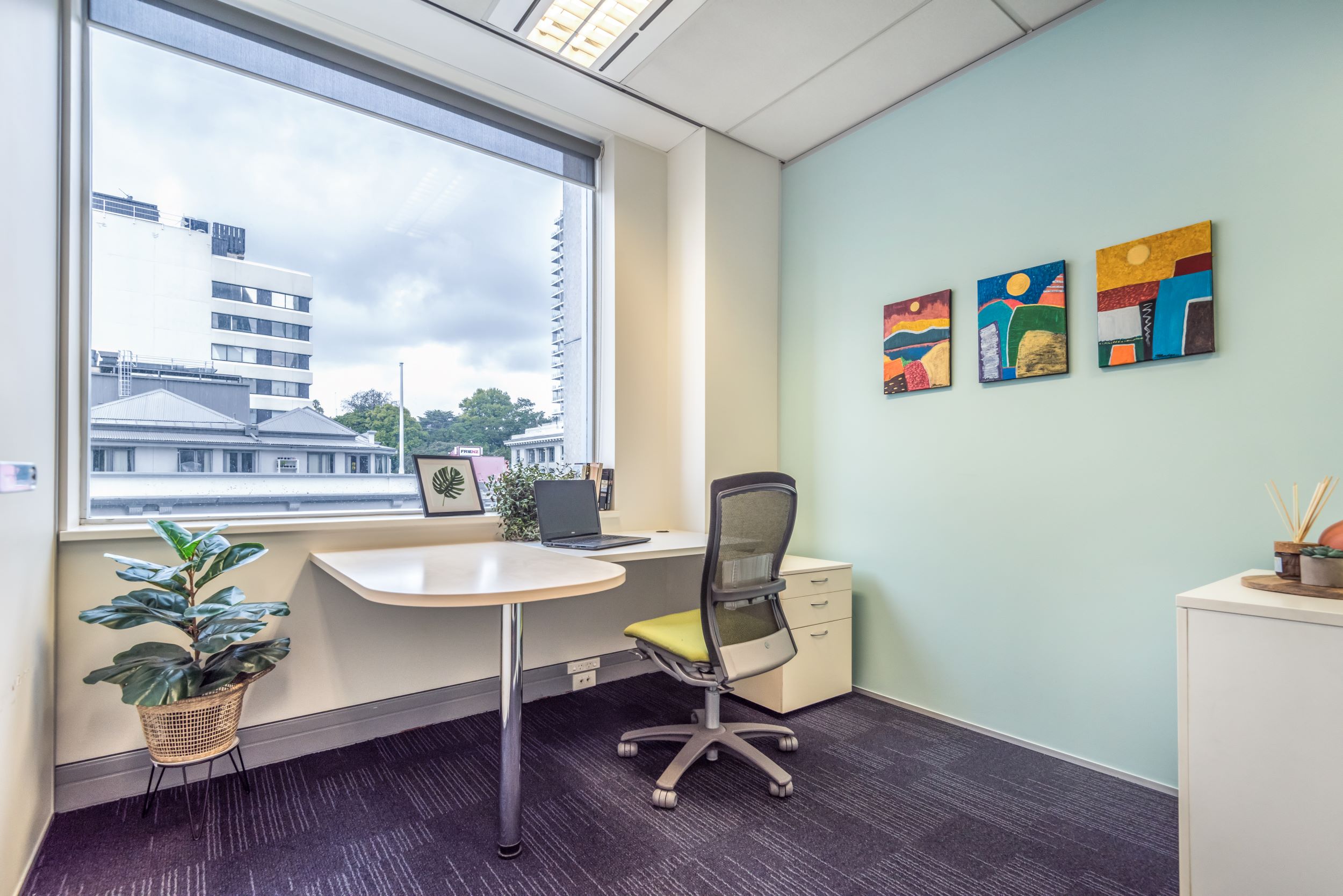 One person serviced office in central Auckland 