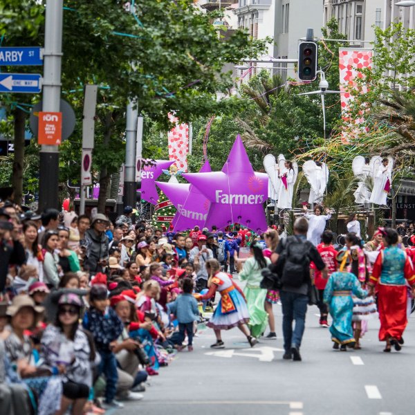 Farmers Santa Parade 2016 in Queen Street, Auckland's city centre. Image: Farmers Santa Parade