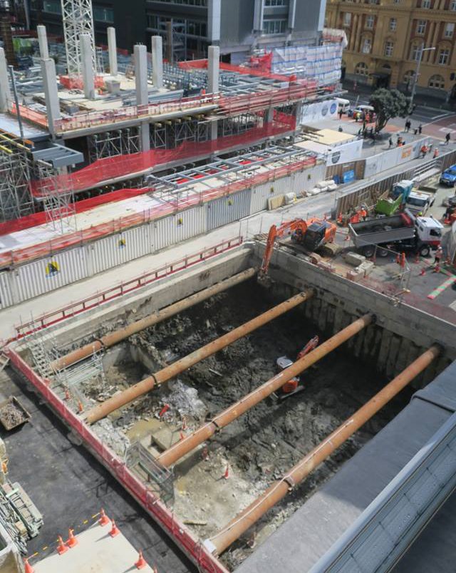 Lower Queen Street trench September 2018, with Commercial Bay and Ferry building in background. Image: cityraillink.co.nz