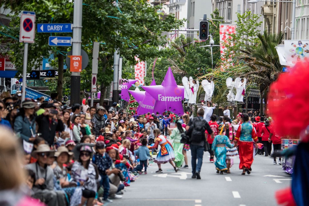 Farmers Santa Parade 2016 in Queen Street, Auckland's city centre. Image: Farmers Santa Parade