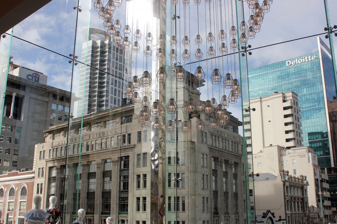 H&m queen street hours sales